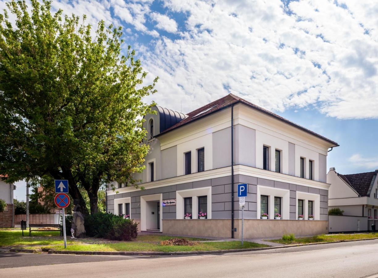 גיולה Corso Lux Apartman מראה חיצוני תמונה