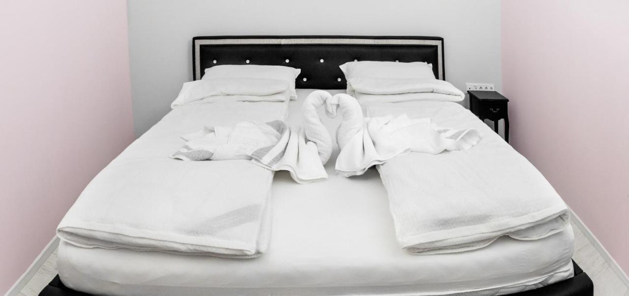 גיולה Corso Lux Apartman מראה חיצוני תמונה