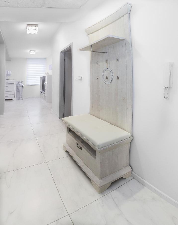 גיולה Corso Lux Apartman מראה חיצוני תמונה