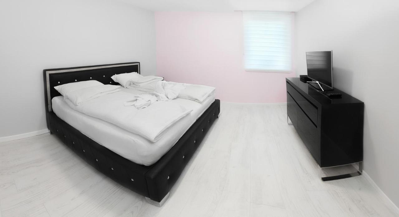 גיולה Corso Lux Apartman מראה חיצוני תמונה
