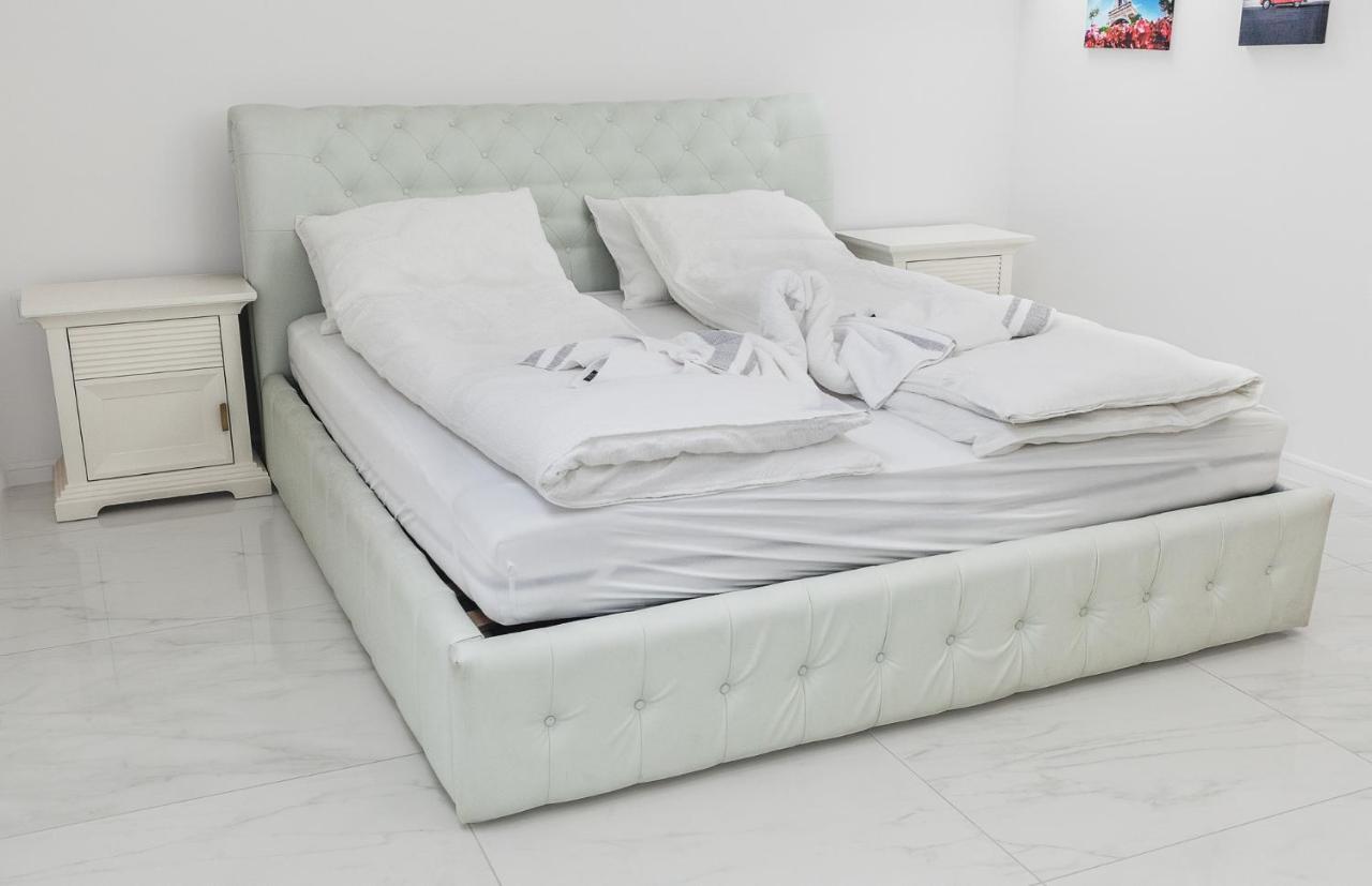 גיולה Corso Lux Apartman מראה חיצוני תמונה
